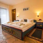 Hotel Hirsch 3*