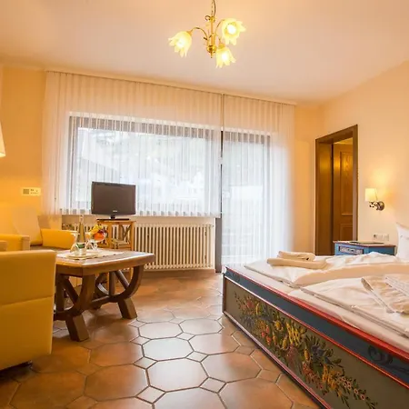 Hirsch Hotel 3*